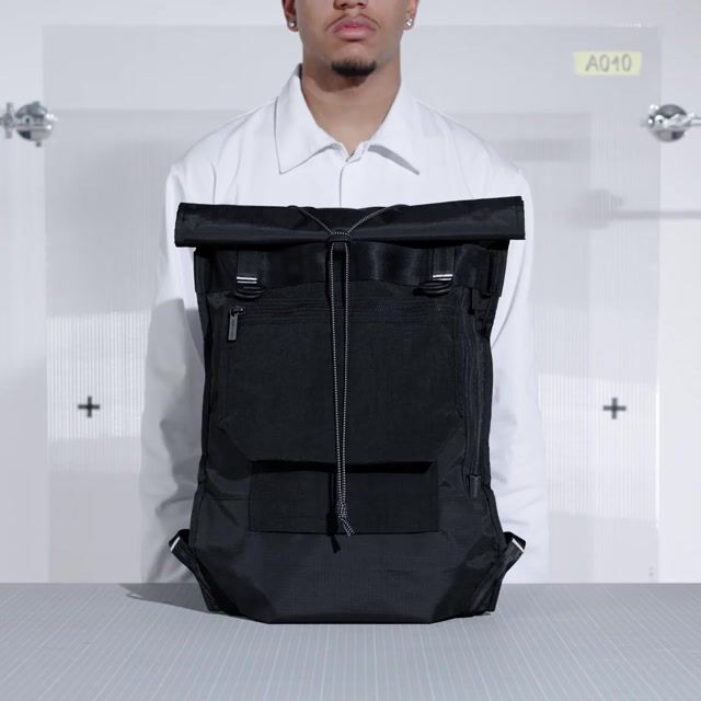 S*I様 FREITAG ホワイト/ネイビー リュック　最終値下げ価格 A010 MPA6 | 956378 | FREITAG