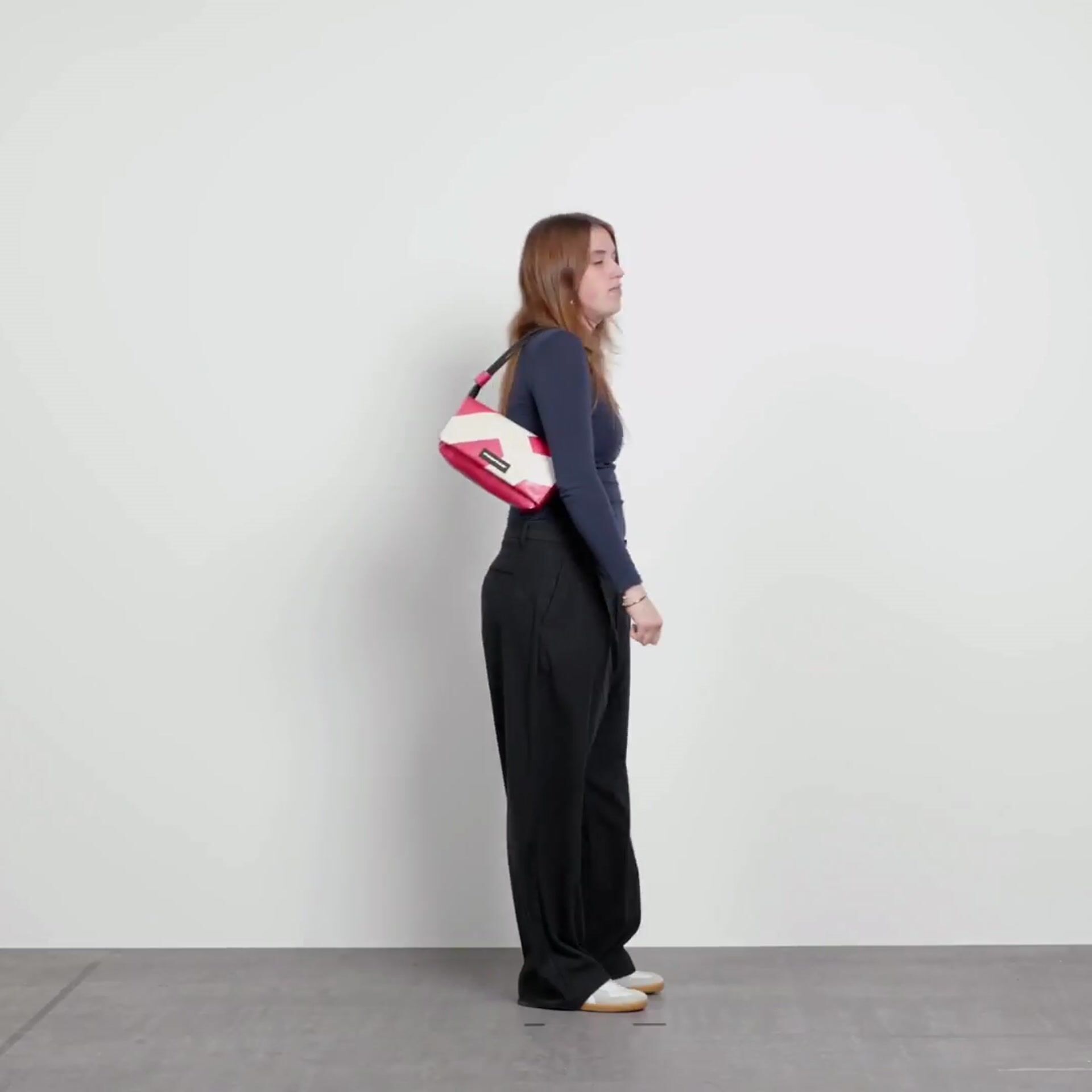 F171 LAURA | 236229 | FREITAG