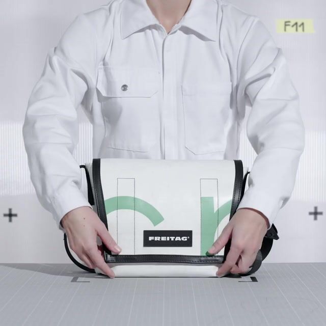 F11 LASSIE | 723439 | FREITAG