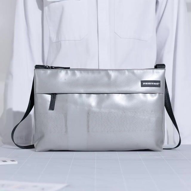 F553 LOU | 870833 | FREITAG