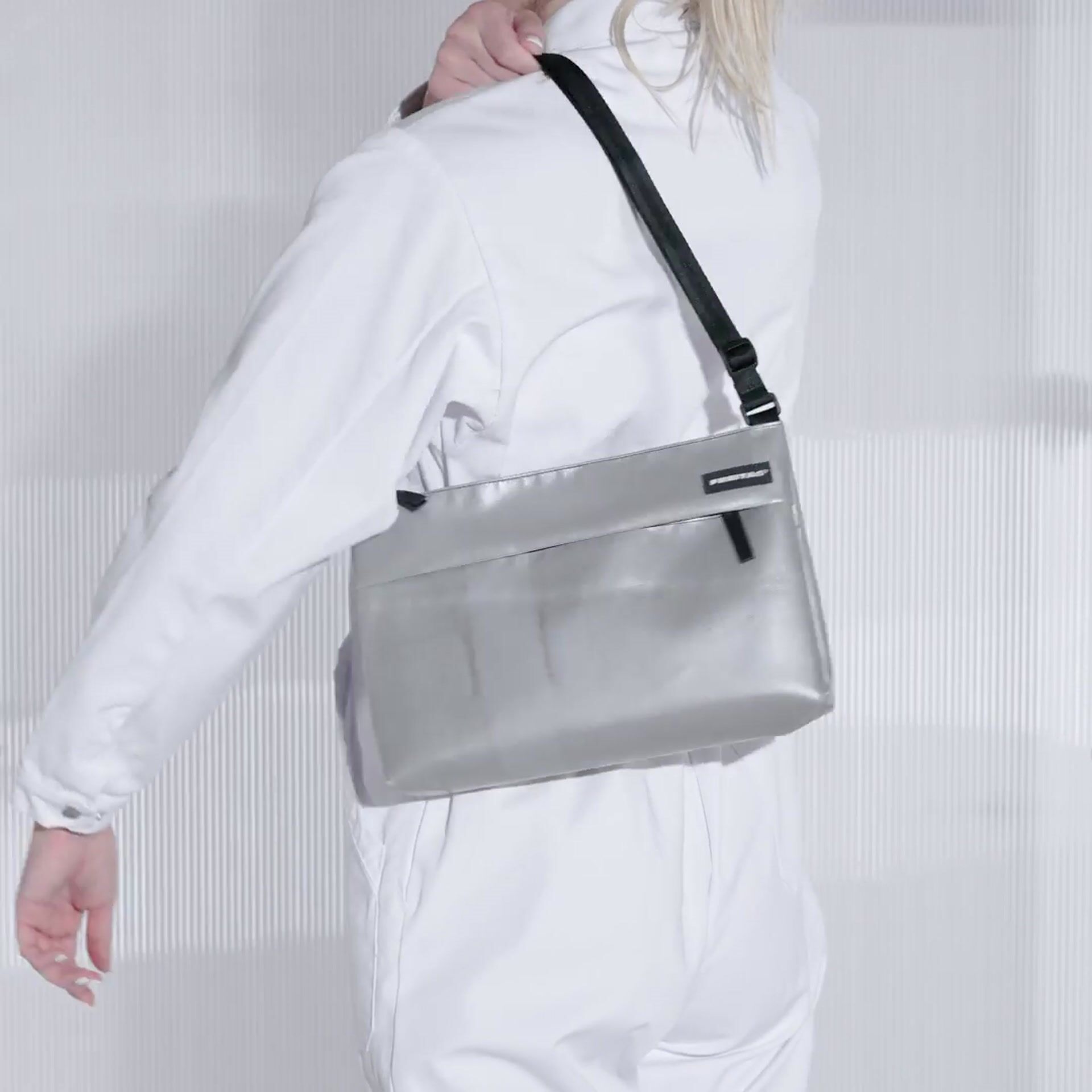 F553 LOU | 720347 | FREITAG